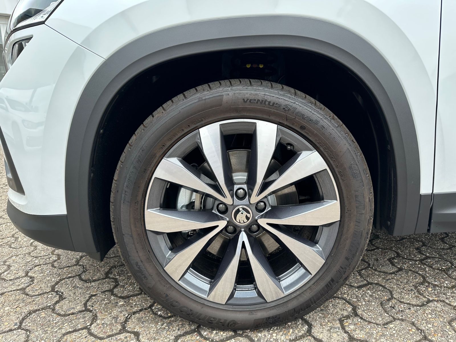 Fahrzeugabbildung SKODA Kodiaq 1.5 TSI Selection DSG Navi/ACC/Matrix/19"