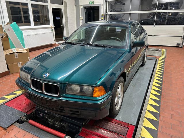 BMW 318i Limo Schiebedach 3Hand HU 06/2025 läuft top