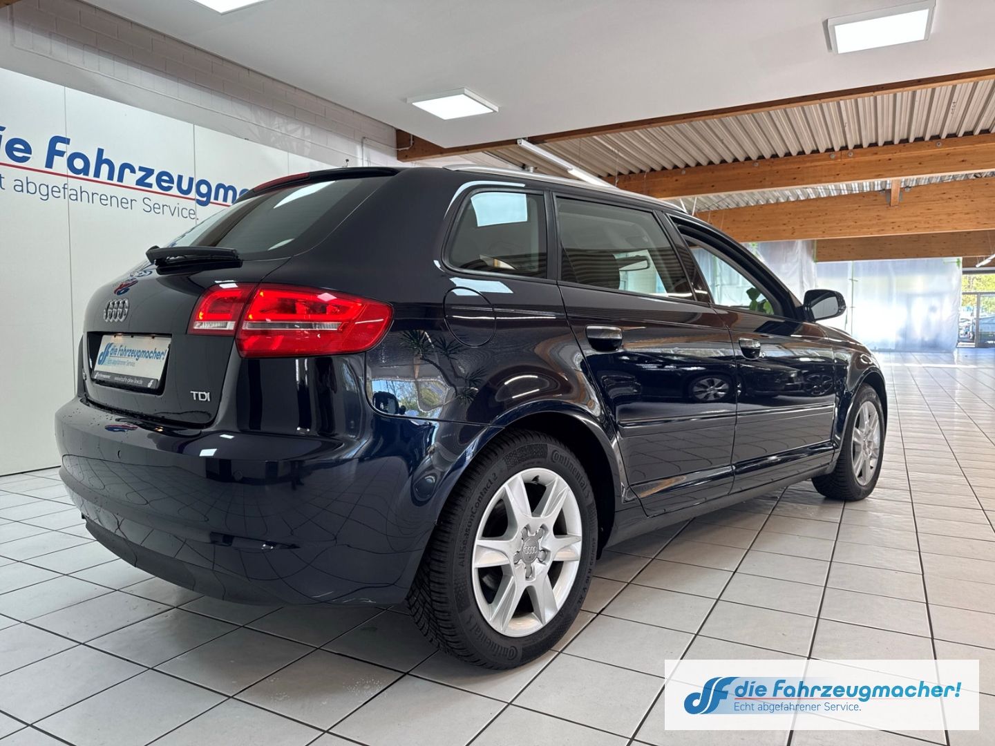 Fahrzeugabbildung Audi A3 Sportback 1.6 TDI Attraction Klimaautom SHZ