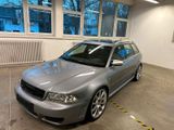 Audi RS4 in Silber - Audi RS4 aus 2001: Kombi