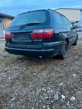 Toyota Carina - Toyota Carina mit Benzin-Antrieb