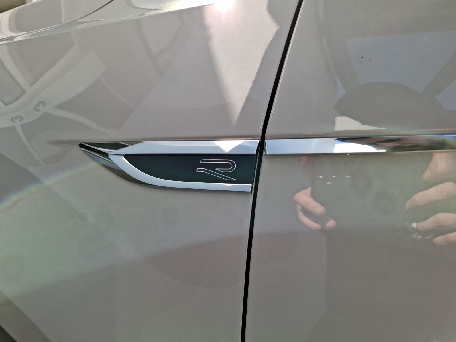 Fahrzeugabbildung Volkswagen T-Roc TSI R-Line Matrix Navi AID Park-Assist SH