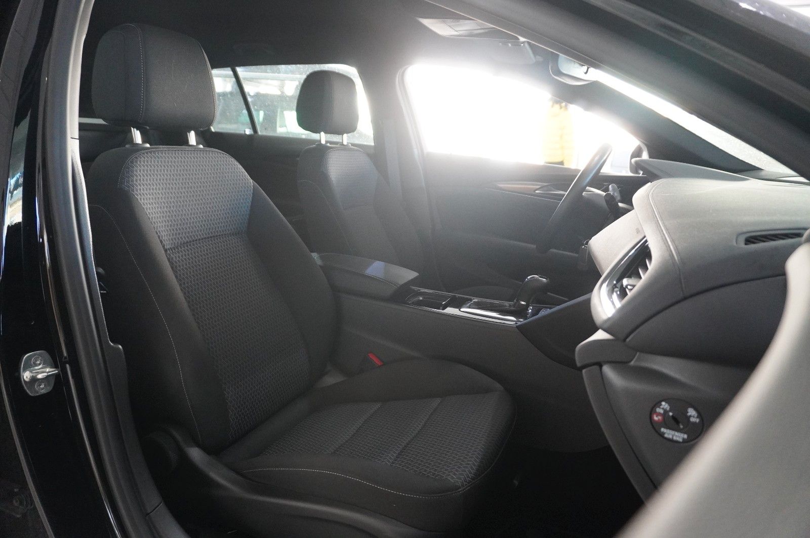 Fahrzeugabbildung Opel Insignia B ST 2.0T ELEGANCE NAVI/LED/VIRT./DAB+