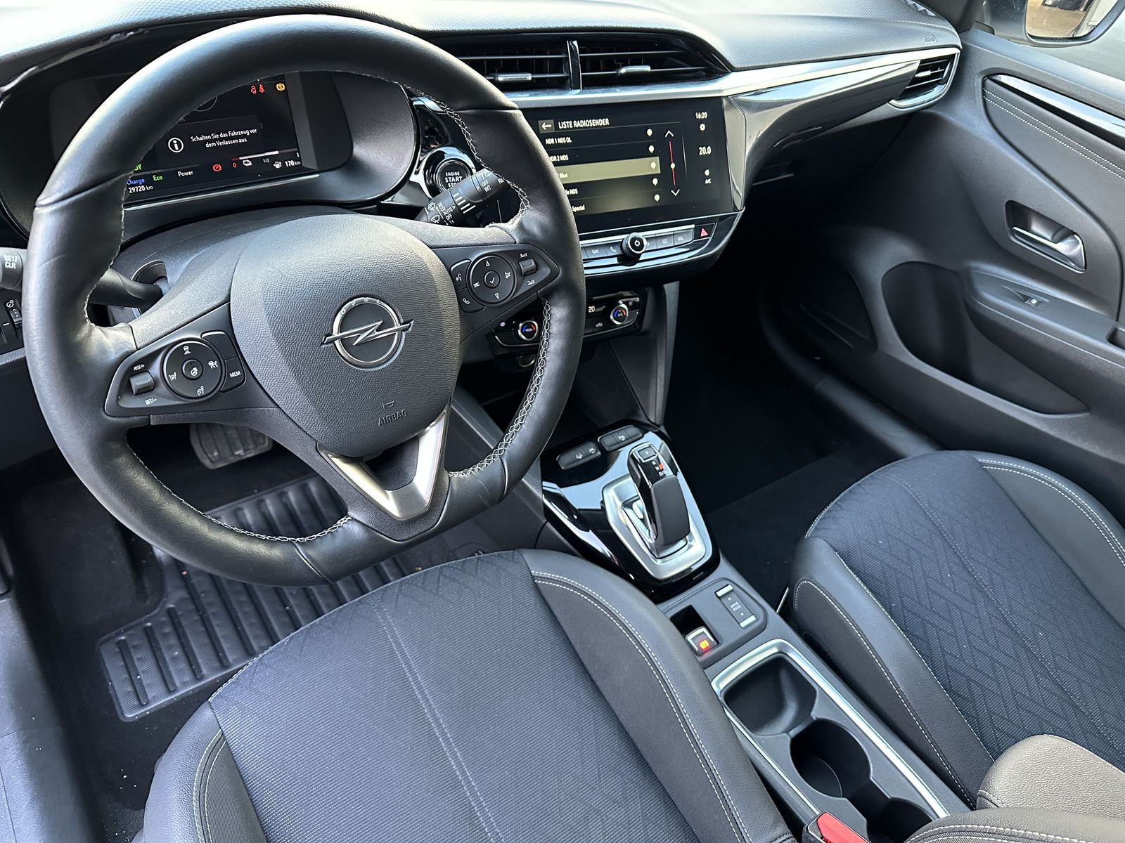 Fahrzeugabbildung Opel Corsa e Elegance NAV+LED+CARPLAY+DAB+180°+ACC+PP