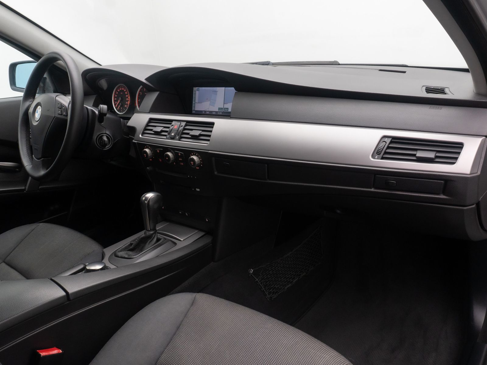 Fahrzeugabbildung BMW 520i GeschwindigReg PDC AHK Alarm Memory Xenon