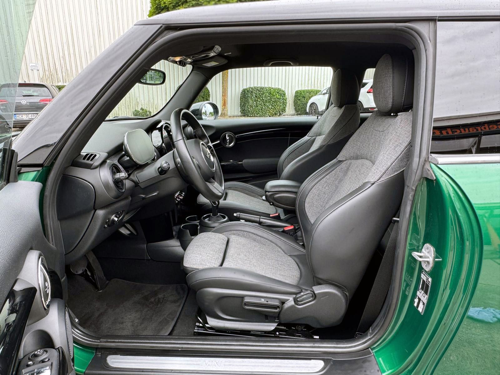 Fahrzeugabbildung MINI COOPER 3-trg. Classic-Trim LED KAM PDC CarPlay