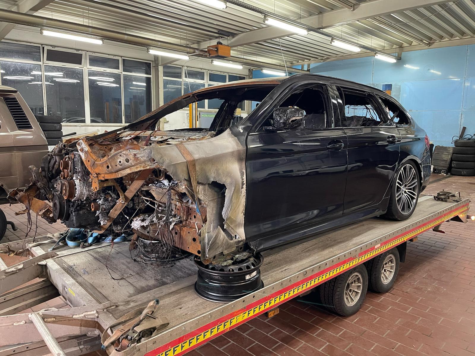 BMW 520 d Touring M Sport° NAVI°RFK°LED°Brandschaden