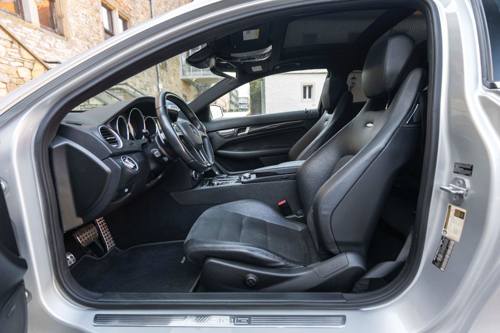 Fahrzeugabbildung Mercedes-Benz C 63 AMG Coupé Bixenon Kam Nav Pano Harman