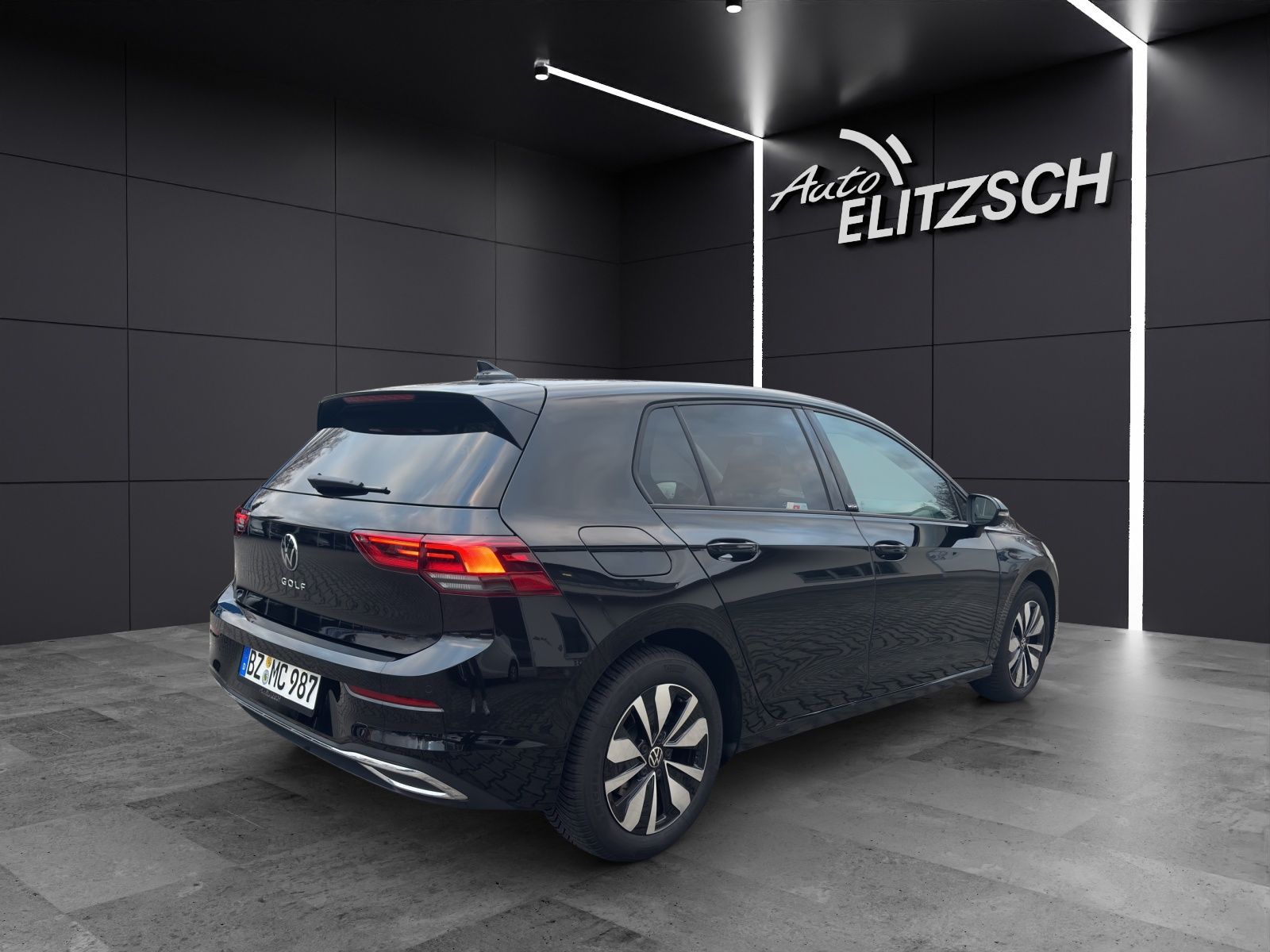 Fahrzeugabbildung Volkswagen Golf VIII TSI Move Climatronic AID PDC SH LM