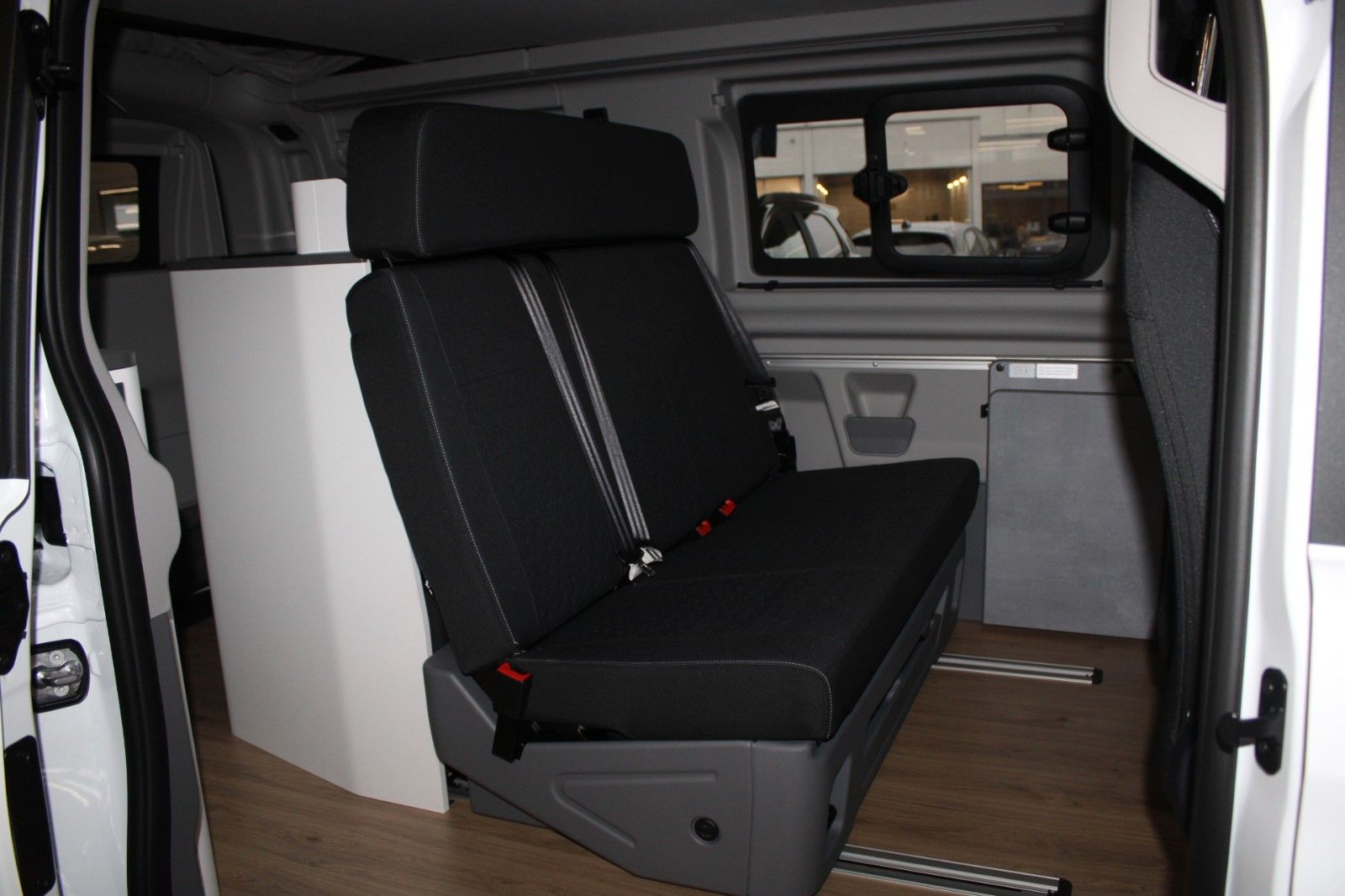 Fahrzeugabbildung Ford NUGGET L1 Titanium MARKISE + Aufstelldach SOFORT