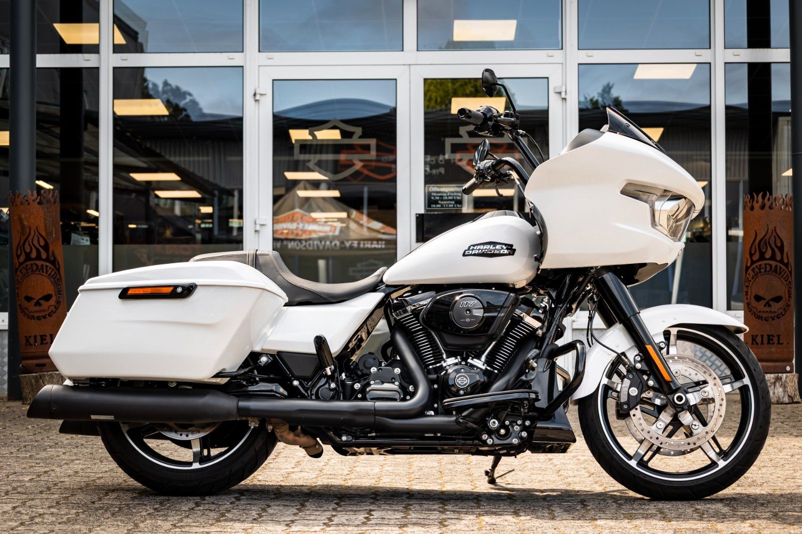Fahrzeugabbildung Harley-Davidson ROAD GLIDE FLTRX 117cui - Screamin Eagle Auspuff