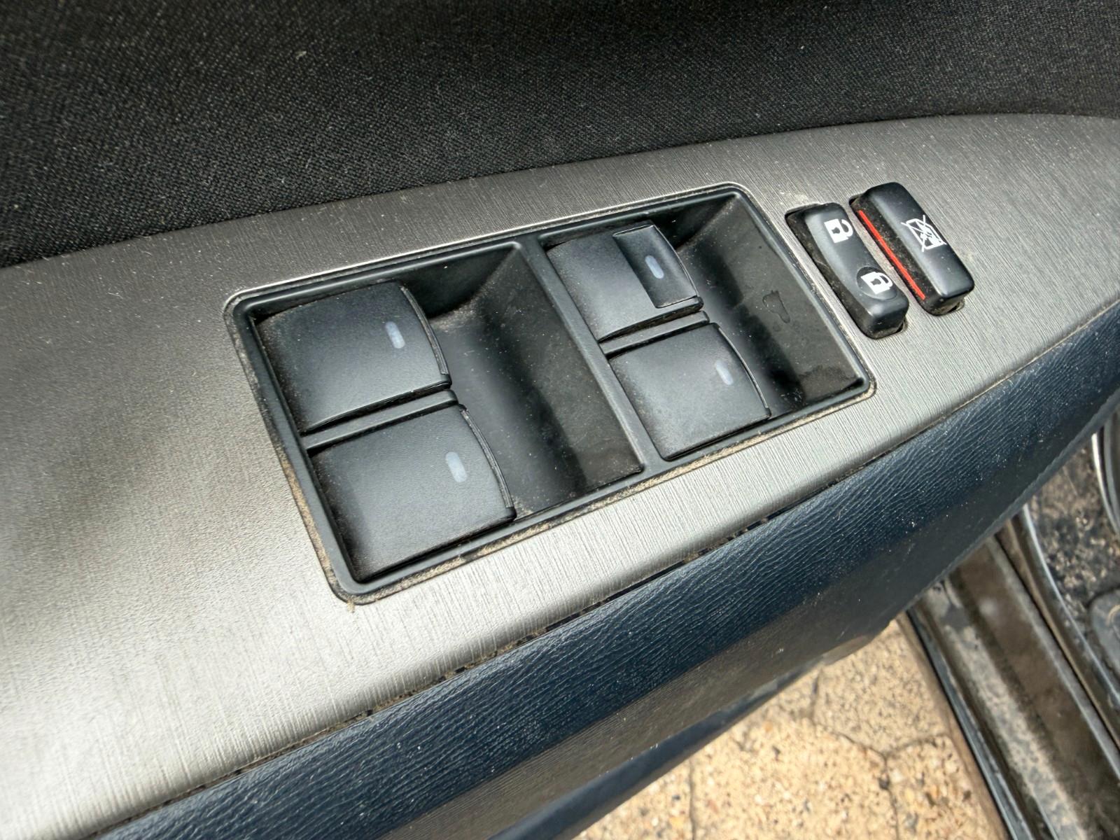 Toyota Avensis 2011 — photo 9