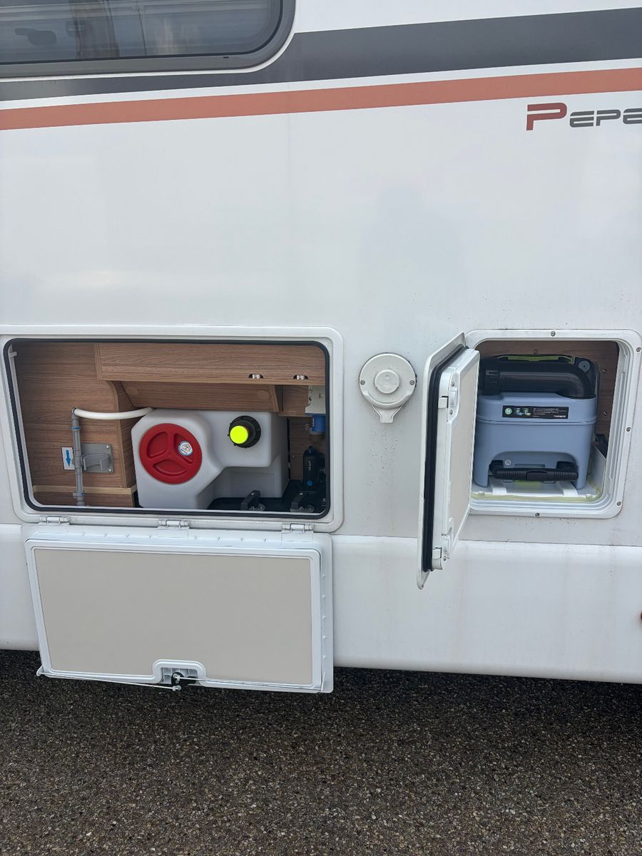 Fahrzeugabbildung Weinsberg CaraCompact Suite MB 640 MEG