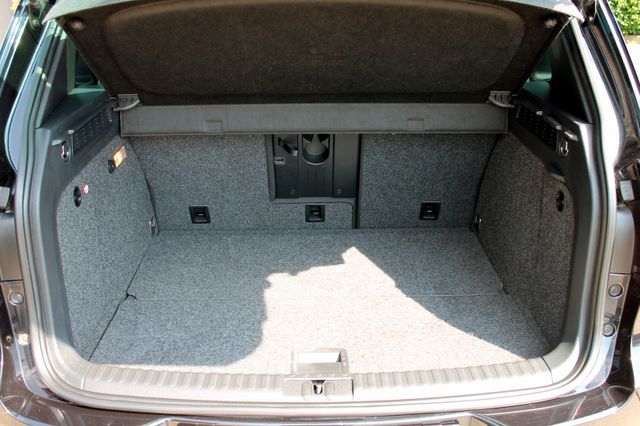 Fahrzeugabbildung Volkswagen Tiguan Lounge Sport & Style 4M Navi PDC SHZ Temp
