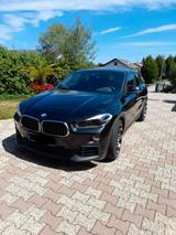 BMW X2 sDrive20i Advantage Sportfahrwerk 20" Felgen - : Schwarz, Felge