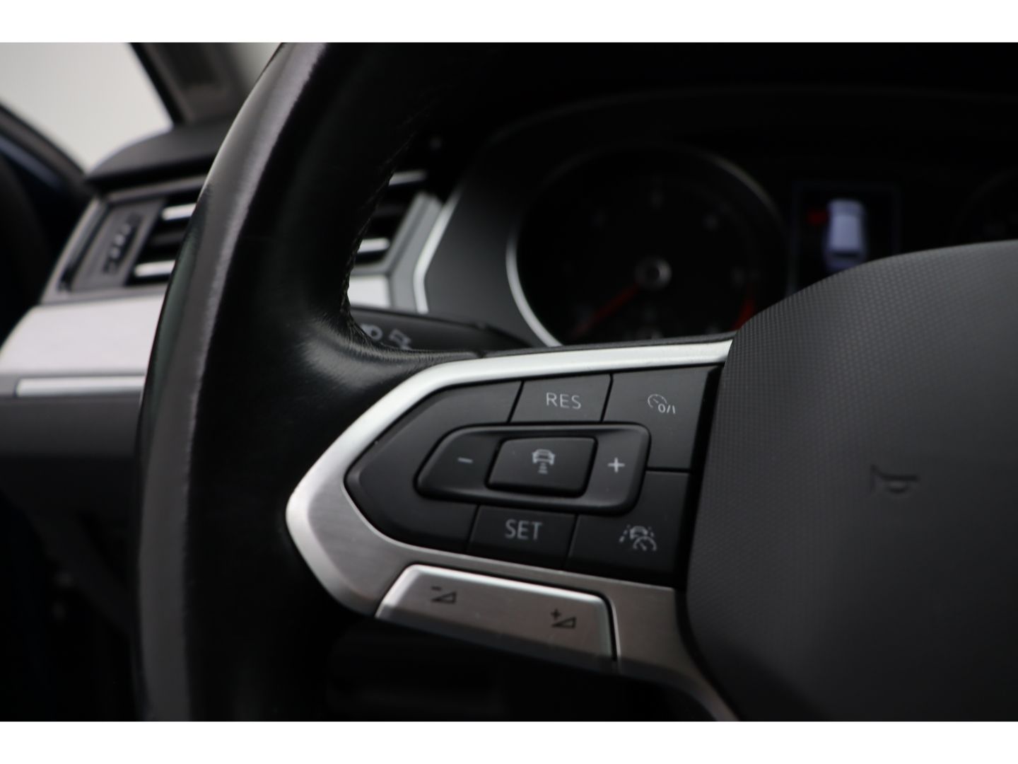 Fahrzeugabbildung Volkswagen Passat Variant 2.0 Business 3-Zonen-Klima Kamera