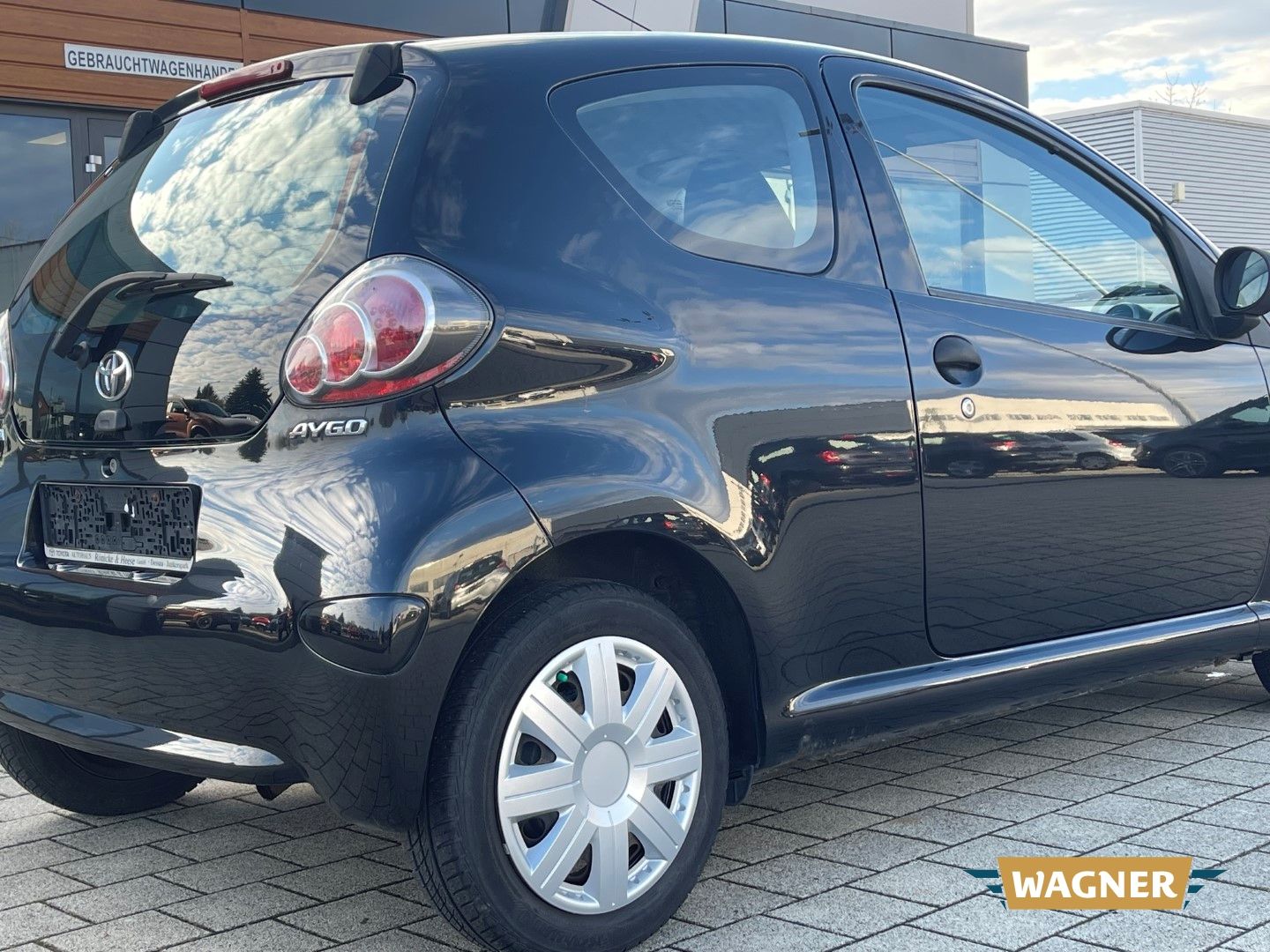 Fahrzeugabbildung Toyota Aygo Basis Servolenkung Radio TÜV 05/2026