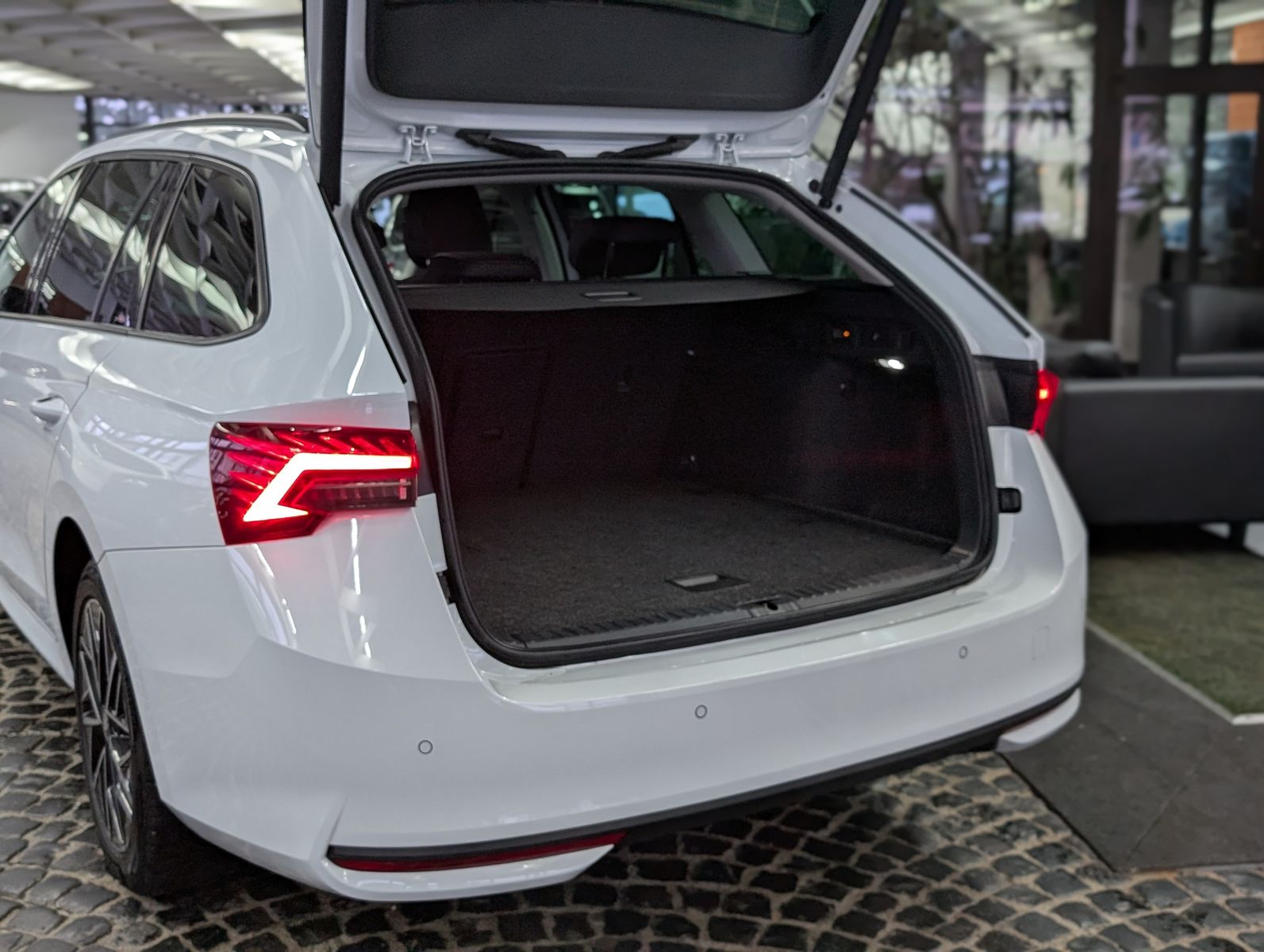 Fahrzeugabbildung SKODA Octavia 1.5 TSI mHEV Style ACC AHK 5J.-Garantie