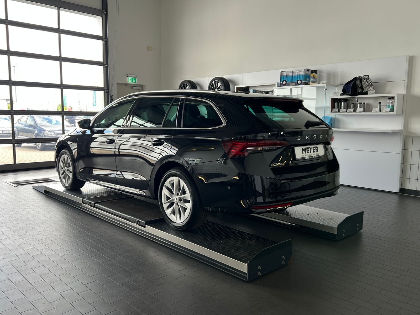 Fahrzeugabbildung SKODA Octavia Combi IV Selection 2.0 TDI DSG *AHK, LED