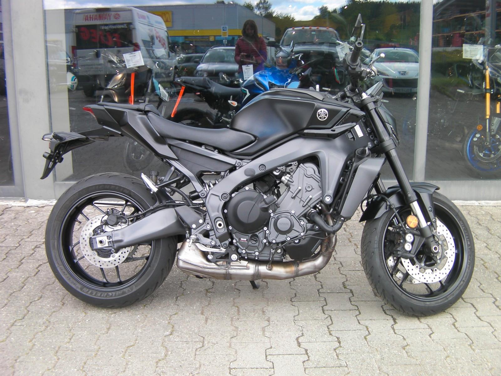 Yamaha MT-09 *Lenkerendspiegel*1. Hand