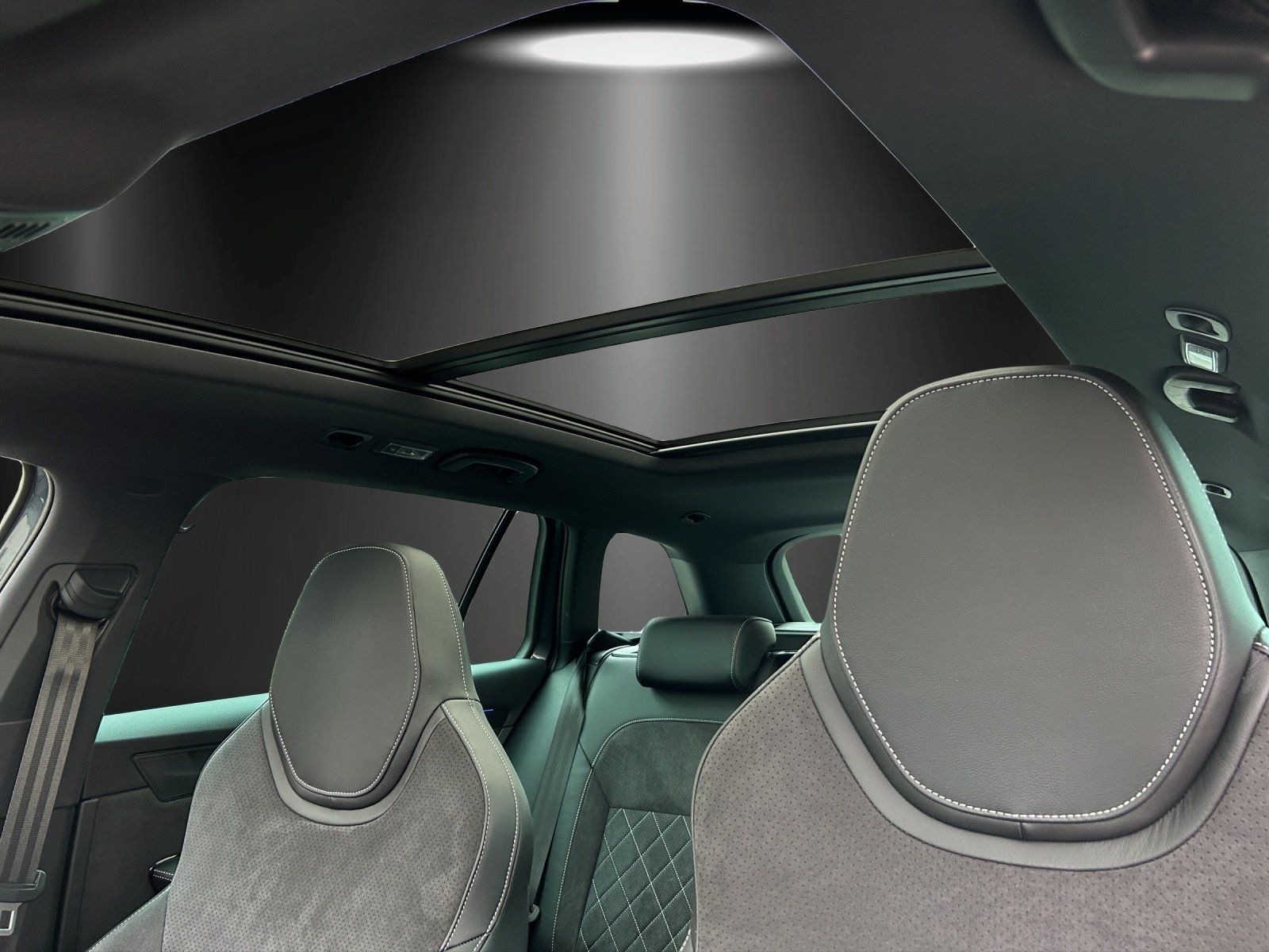 Fahrzeugabbildung SKODA Superb Combi 2.0 TDI Sportline/PANO/ACC/VIRTUAL/