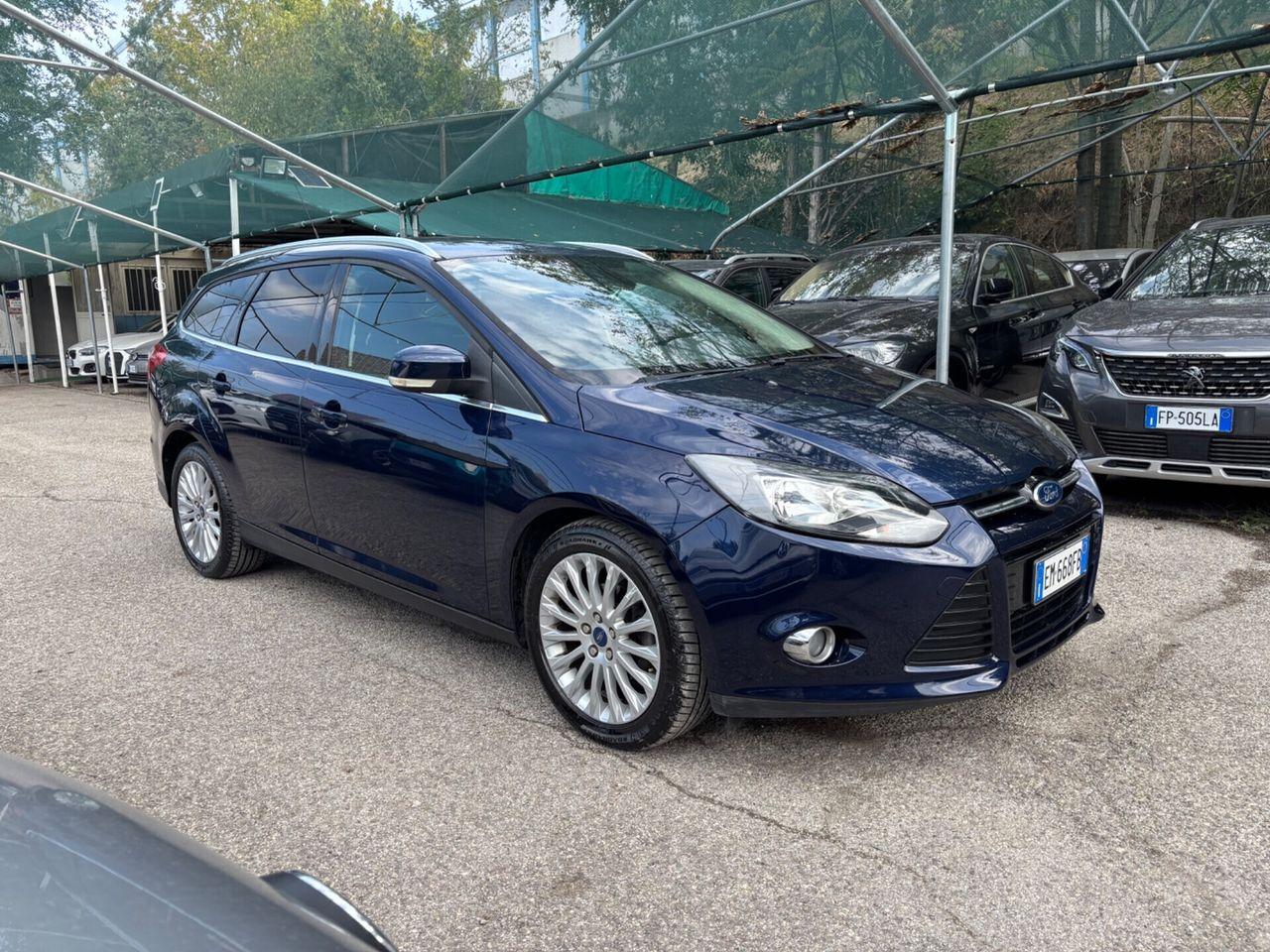 Ford Focus 2012 — interior