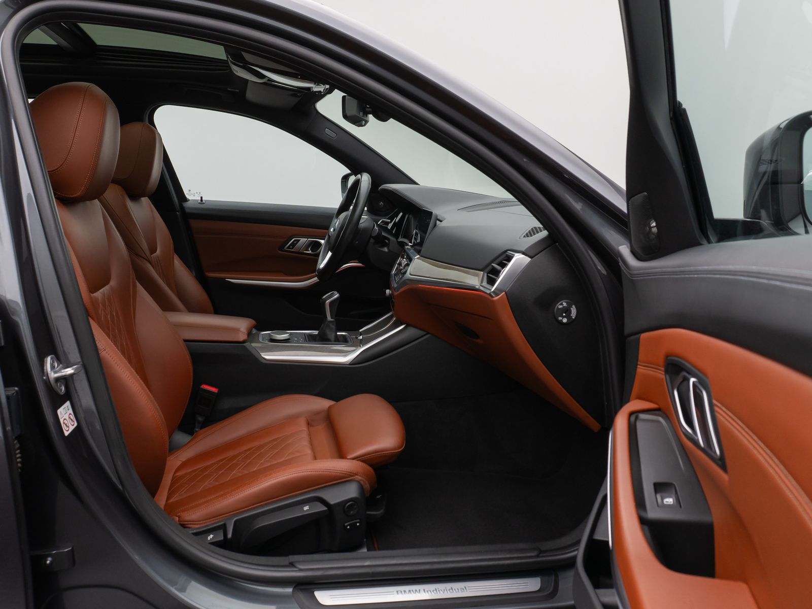 Fahrzeugabbildung BMW 320d Sport Line Panorama Kamera HUD DAB H/K AHK