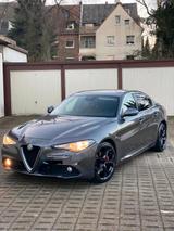Alfa Romeo Giulia 2,2L Diesel Q4 Automatik... - Alfa Romeo Giulia in Bochum