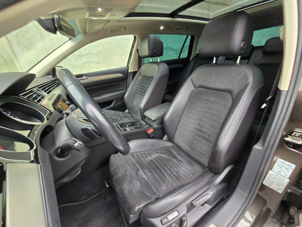VW Passat Variant R-Line 2.0TDI 150PS DSG Pano DAB VW Passat Variant R-Line 2.0TDI 150PS DSG Pano DAB