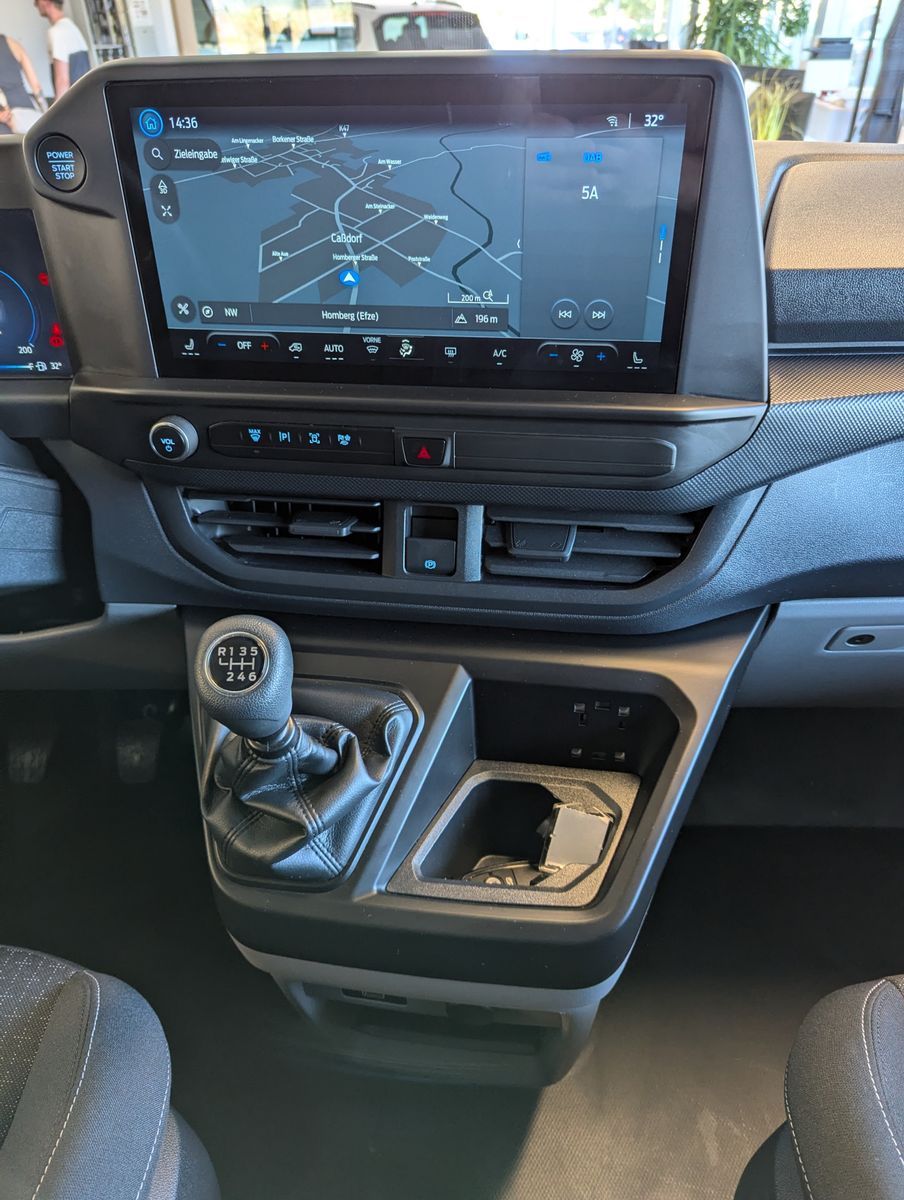 Fahrzeugabbildung Ford Transit Custom 320 L1 Navi 8-Sitze LED Kamera