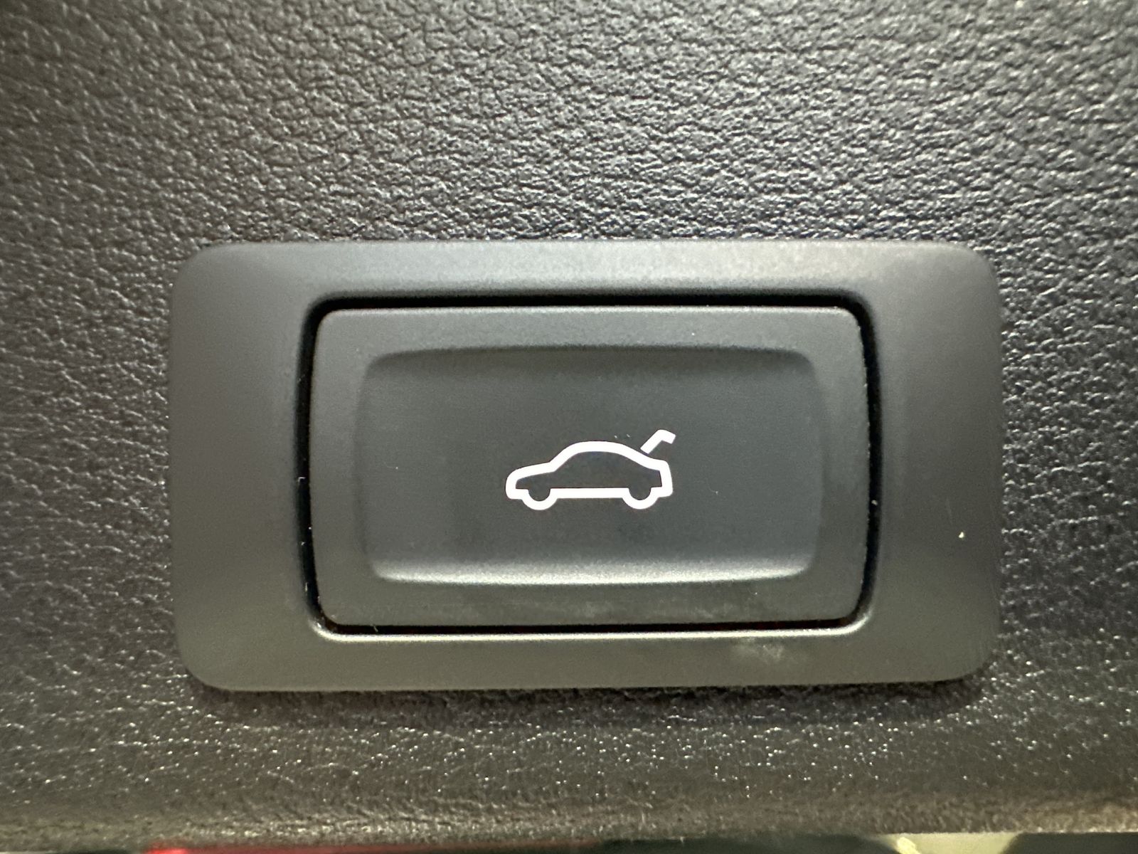 Fahrzeugabbildung Audi A4 Avant 40 TDI Advanced NAV+LED+HUD+TEMPOMAT+PP