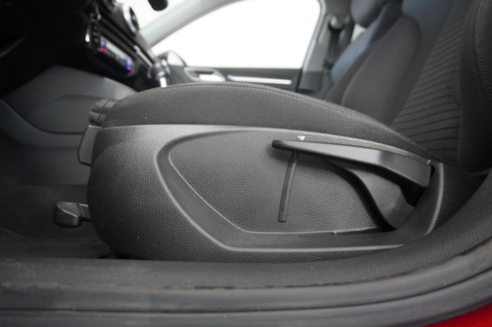 Fahrzeugabbildung Audi A3 LIM. 35 TDI S-TRONIC SPORT NAVI/SH/KAMERA/AHK