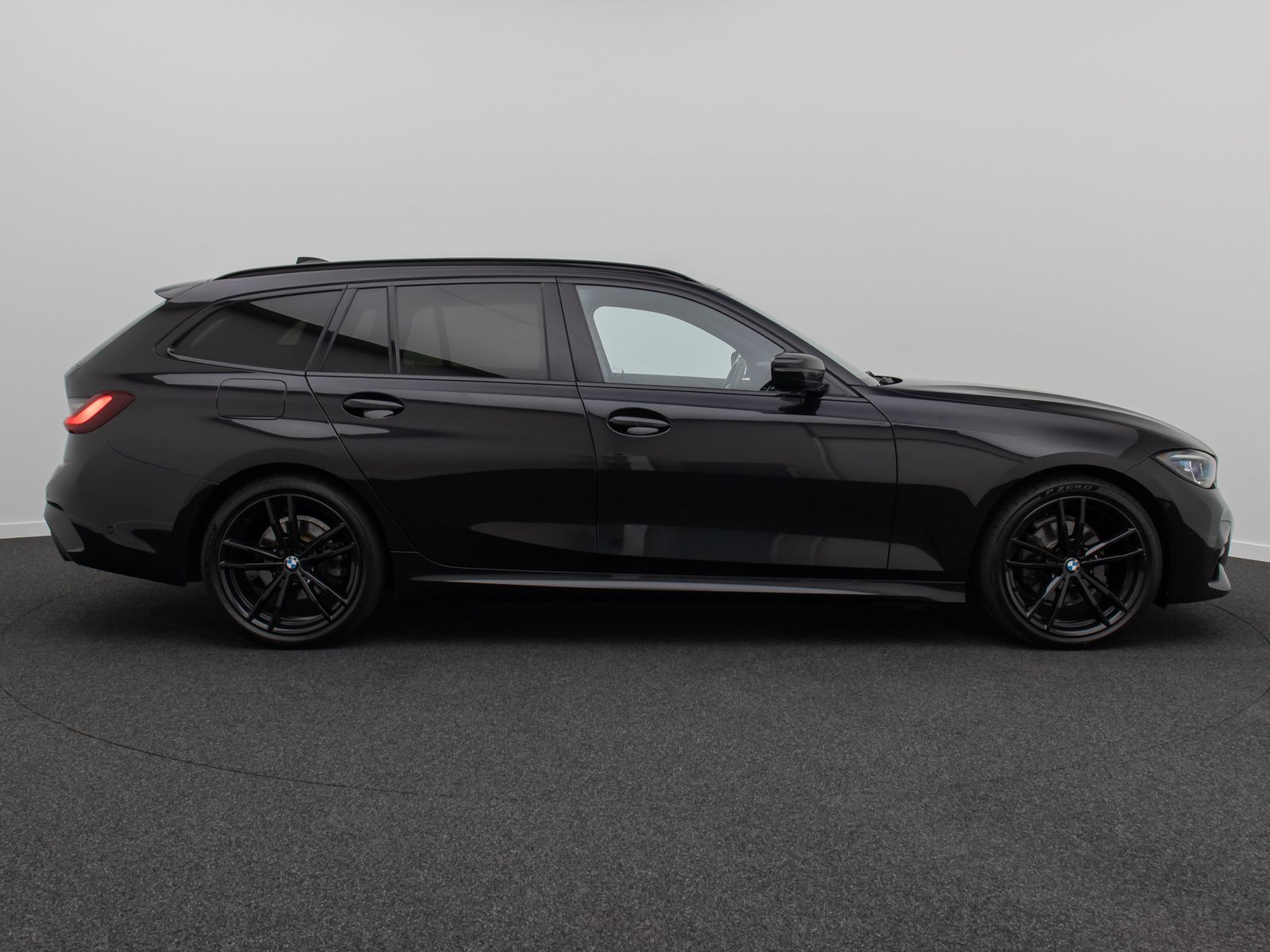 Fahrzeugabbildung BMW 320d xD M Sport Panorama Laser DAB AHK Alarm 19"