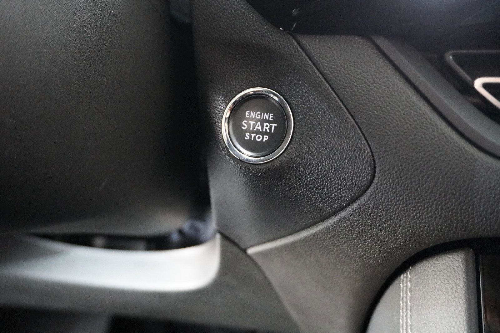 Fahrzeugabbildung Opel Grandland (X) ULTIMATE 4HYBRID NAVI/LED/SPORT/SH