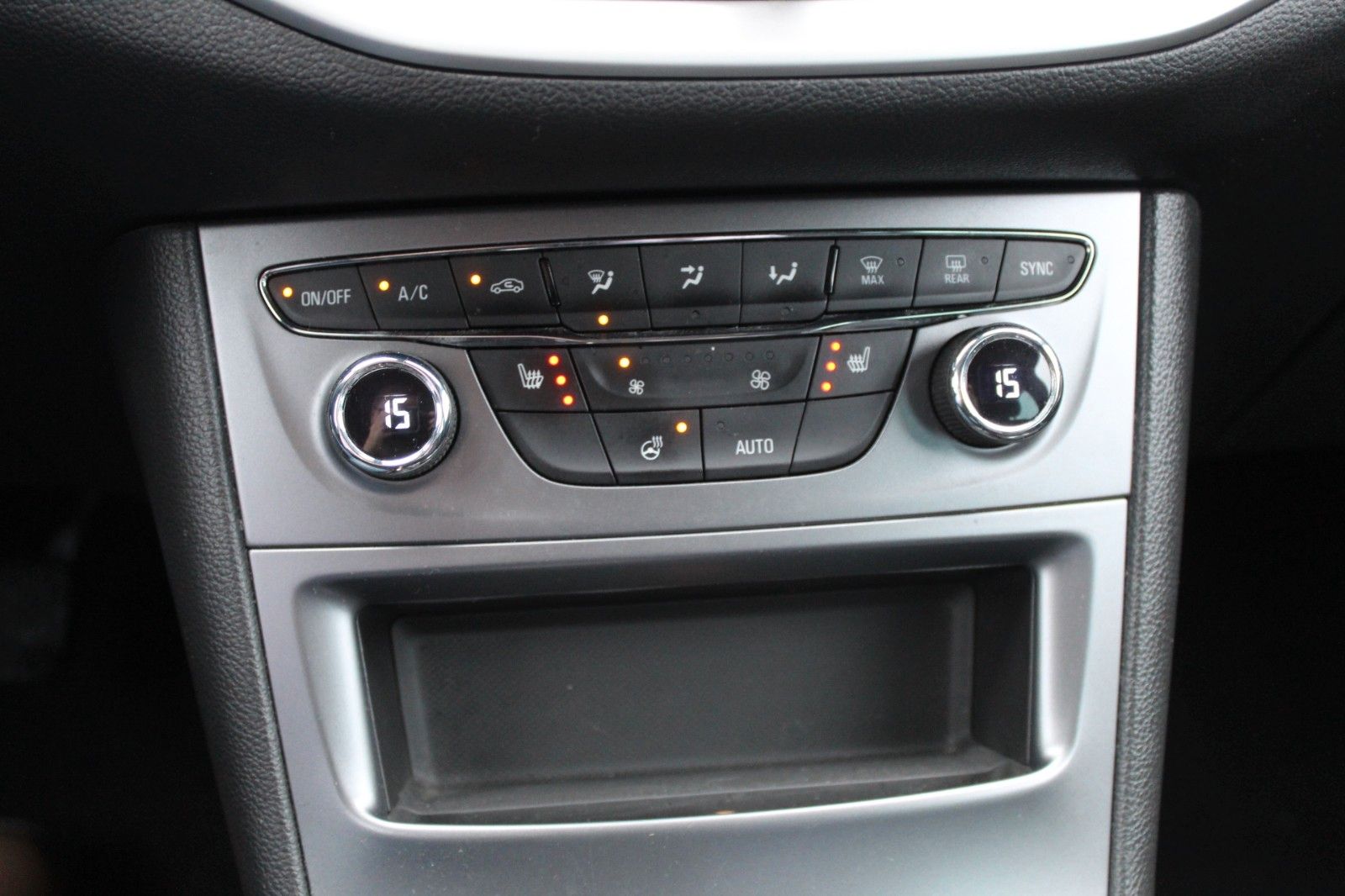 Fahrzeugabbildung Opel Astra K Sports Tourer 120 Jahre Navi*Intellilux