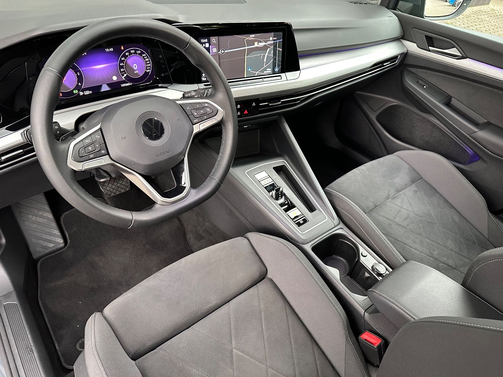 Fahrzeugabbildung Volkswagen Golf Variant 2.0 TDI DSG Life NAV+LED+STHZ+ACC