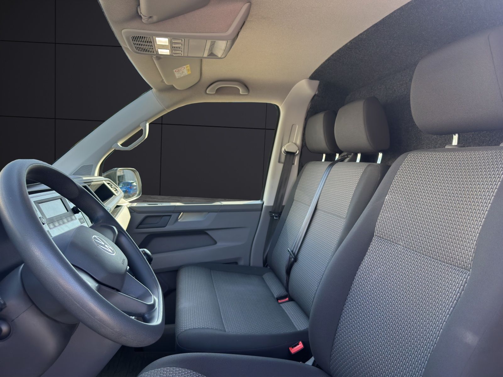 Fahrzeugabbildung Volkswagen T6 Transporter T6.1 Kasten TDI STH PDC DAB+ Klim