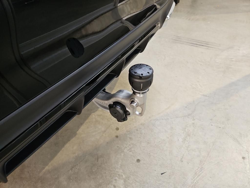 Fahrzeugabbildung Mercedes-Benz E 300 e 4M Limousine +AMG+NIGHT+AHK+WINTER+4D-SO