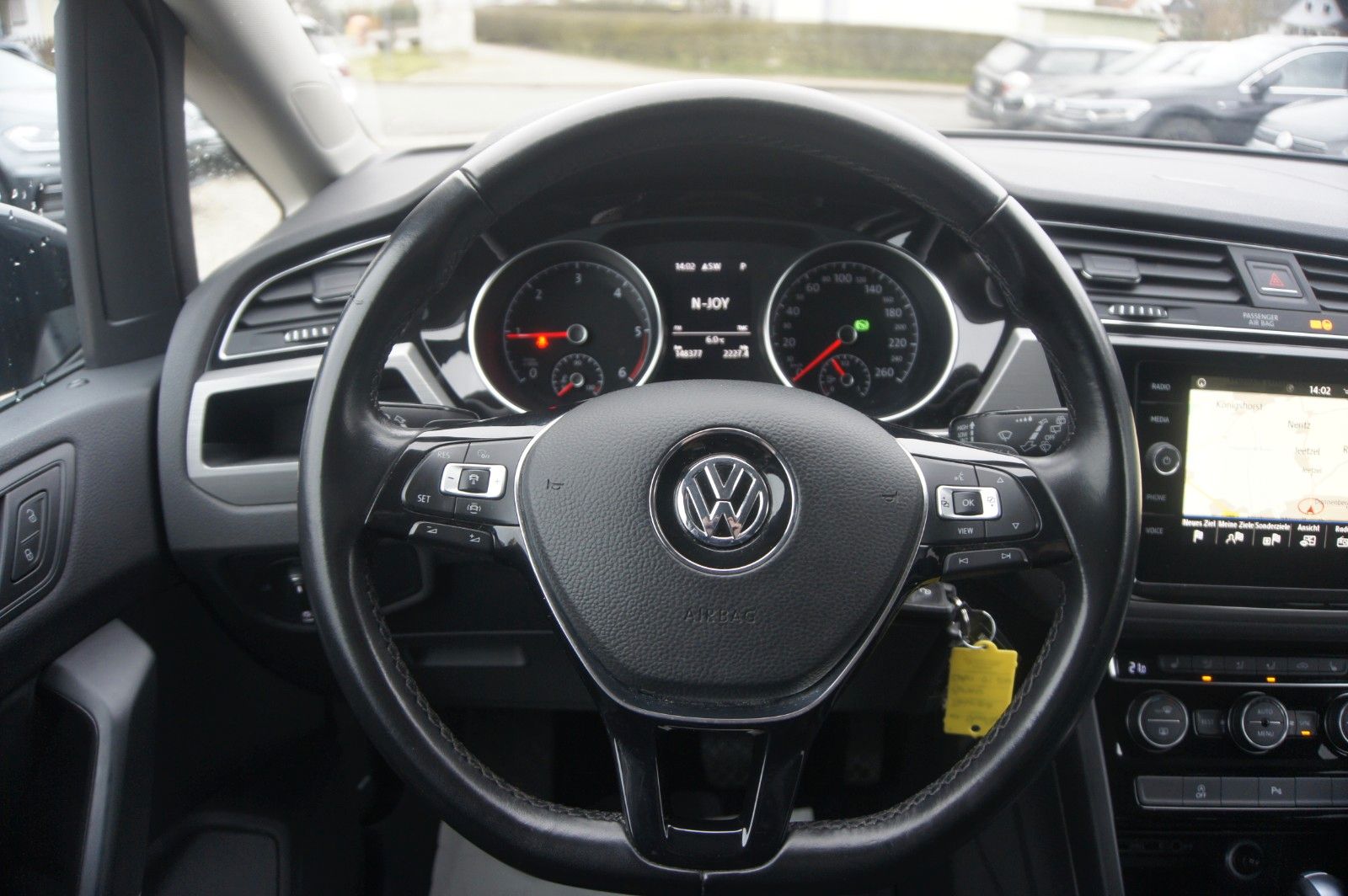 Fahrzeugabbildung Volkswagen Touran Comfortline Navi 14 Wege Sitz  automatik