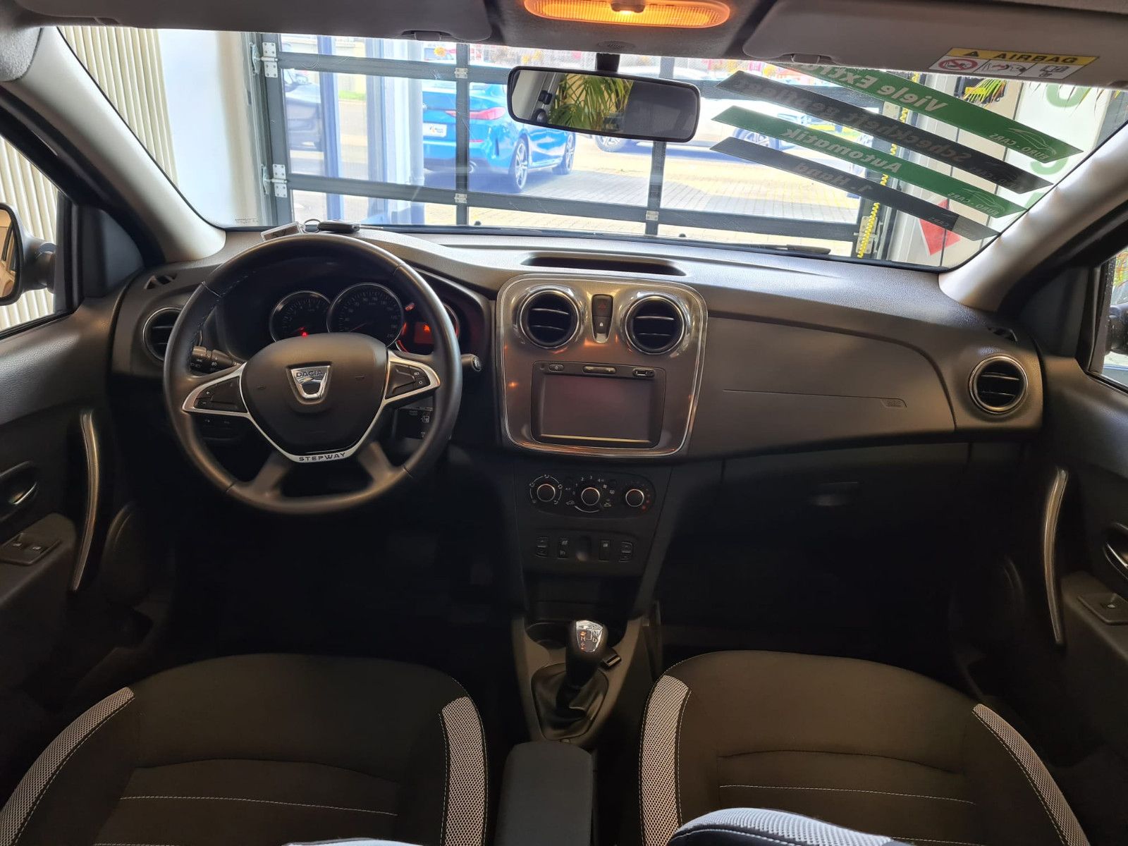 Fahrzeugabbildung Dacia Logan MCV II Kombi Stepway / KLIMA / NAVI