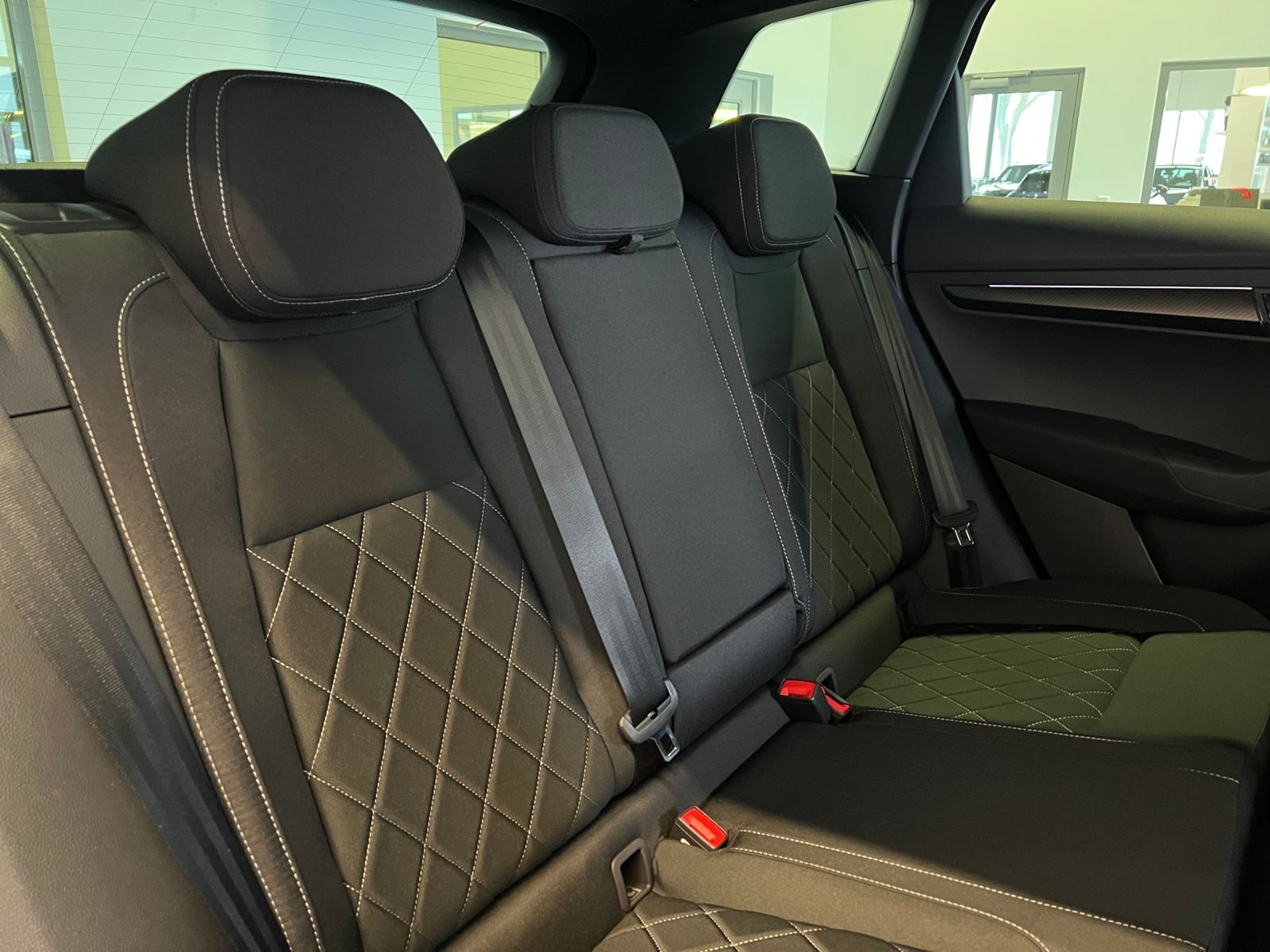 Fahrzeugabbildung SKODA Karoq Sportline 2.0 TDI DSG 4x4 *AHK,Canton-Soun