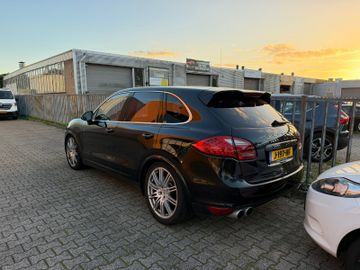 Porsche Cayenne - 4