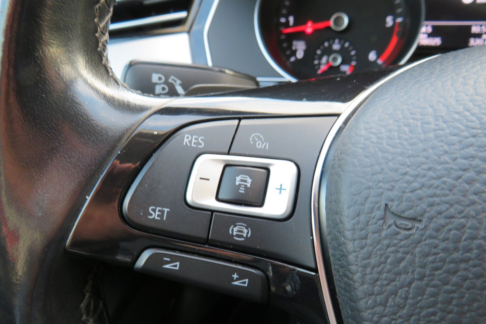 Fahrzeugabbildung Volkswagen Comfortline ACC LED KAMERA AHK NAVI APP-CONNECT