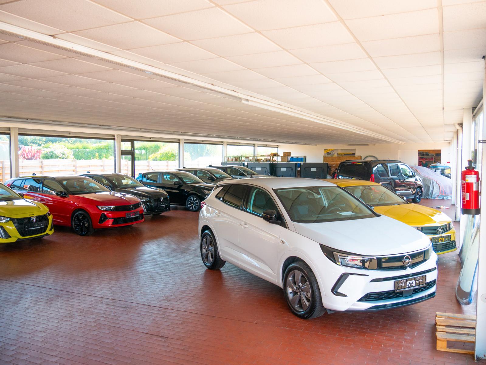 showroom-image-top