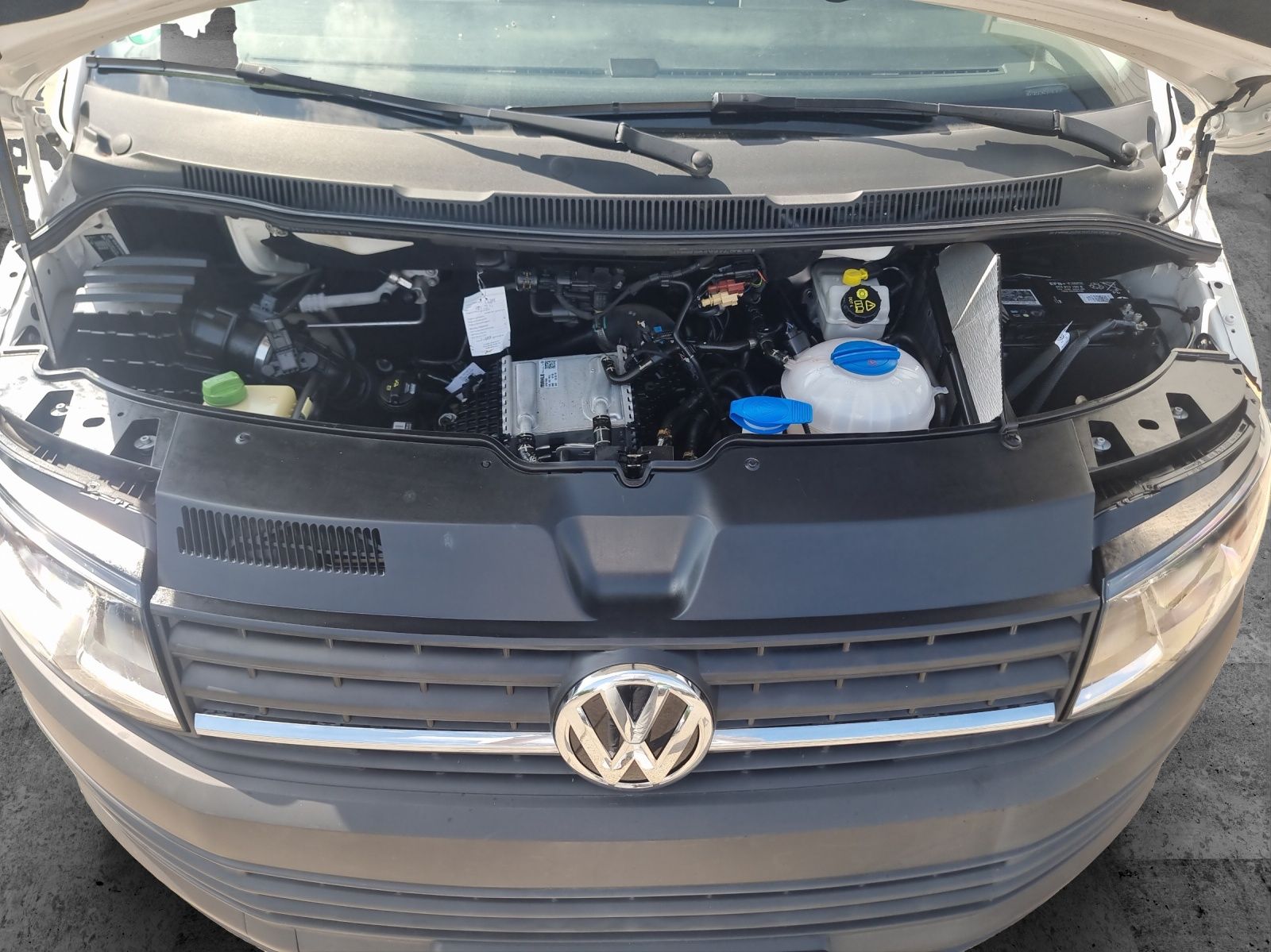 Fahrzeugabbildung Volkswagen T6 Transporter TDI Kasten AHK Klima Bluetooth
