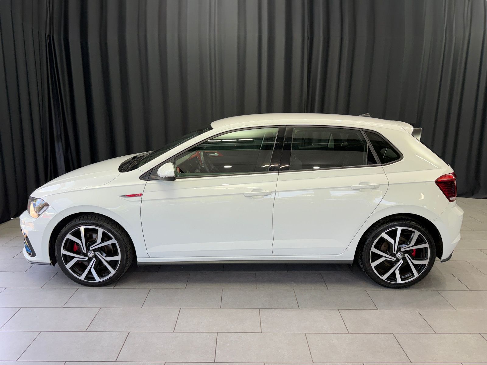 Fahrzeugabbildung Volkswagen Polo VI 2.0 TSI GTI |DSG|AUTOMATIK|LED
