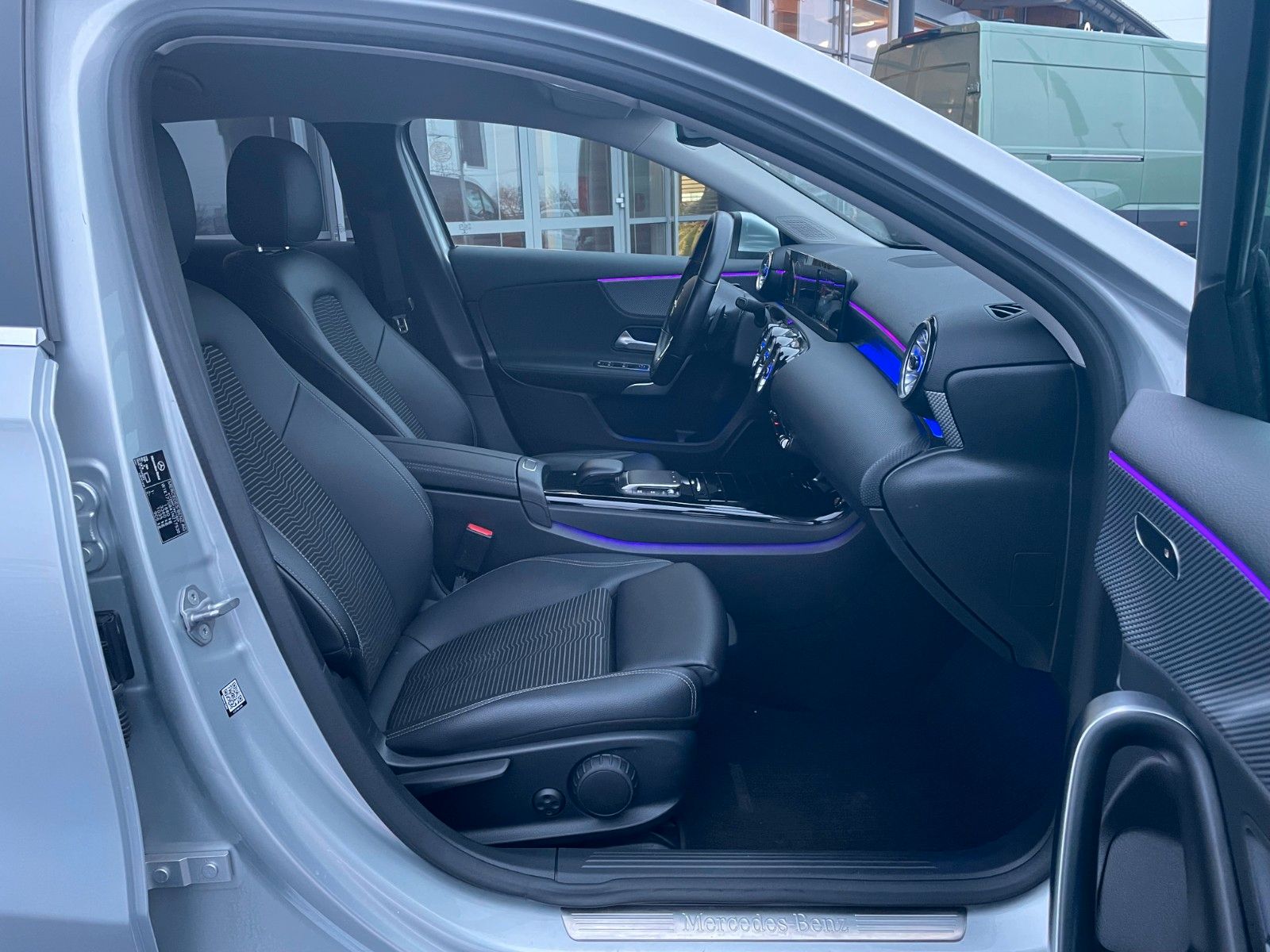 Fahrzeugabbildung Mercedes-Benz A 180 Progressive+LED+Ambiente+RFK+TotW