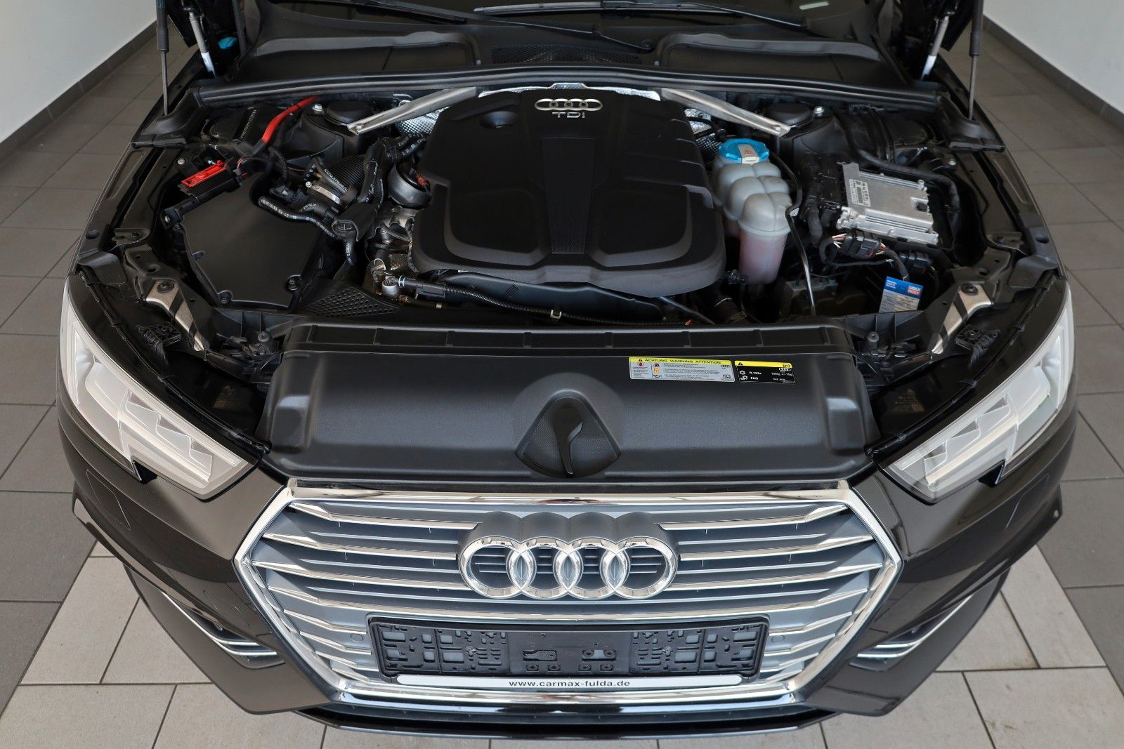Fahrzeugabbildung Audi A4 Lim. sport,S line,Navi,LED,SH,8fach bereift