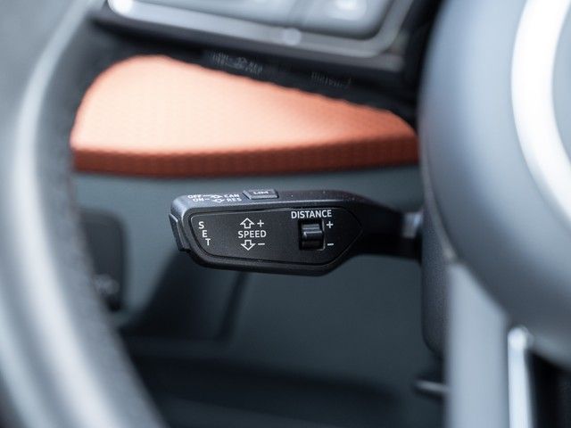 Q2 1.6 TDI design AHK+PANO+LED+NAVI