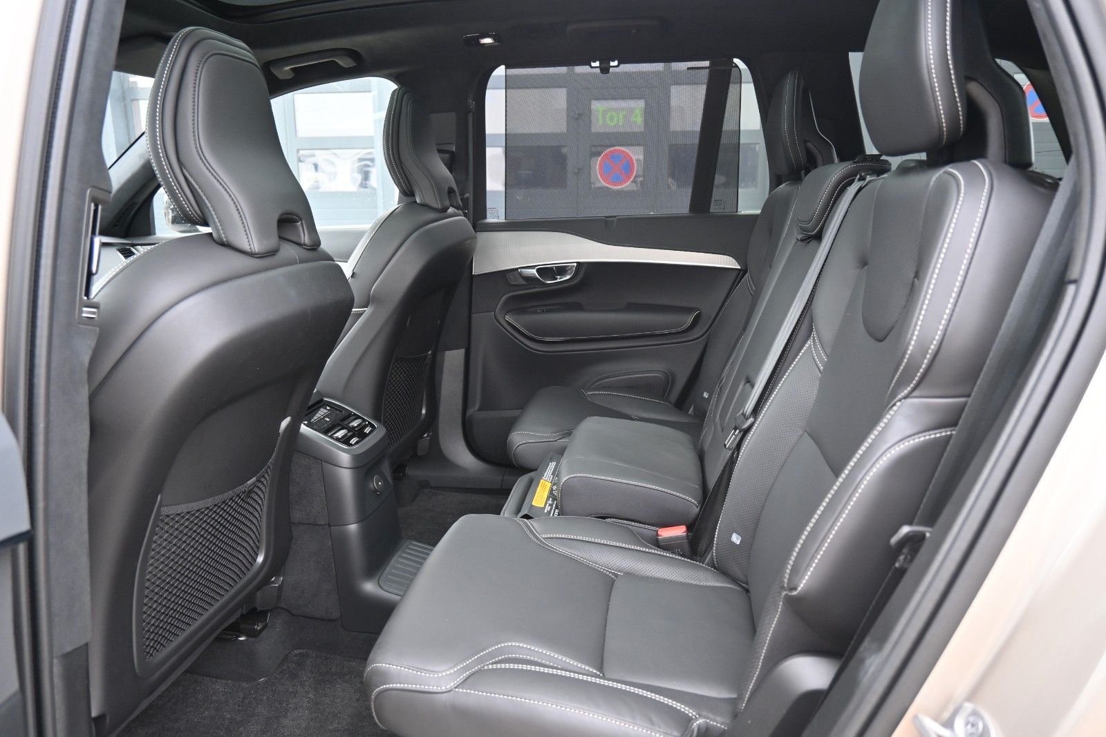 Fahrzeugabbildung Volvo XC90 T8 AWD Ultra Dark Recharge Plug-In Hybrid